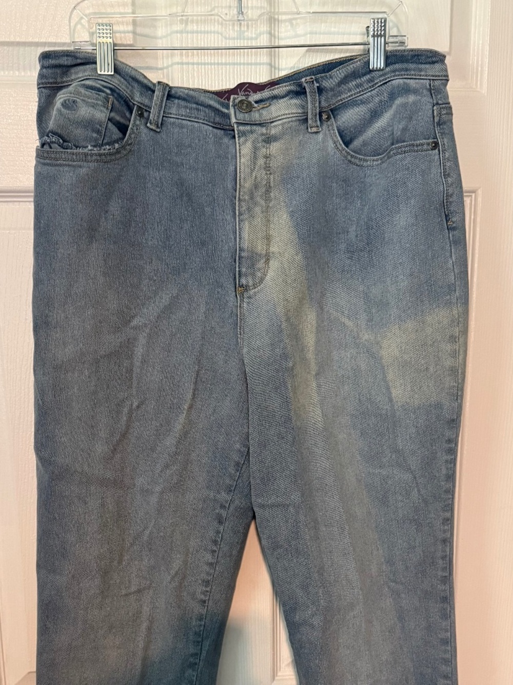 Gloria Vanderbilt Amanada Classic Jeans Distressed Lt. Blue Denim size 16 Long